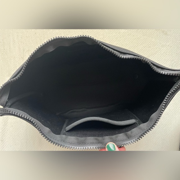 Mad Rabbit Toiletry Bag - Picture 7 of 7